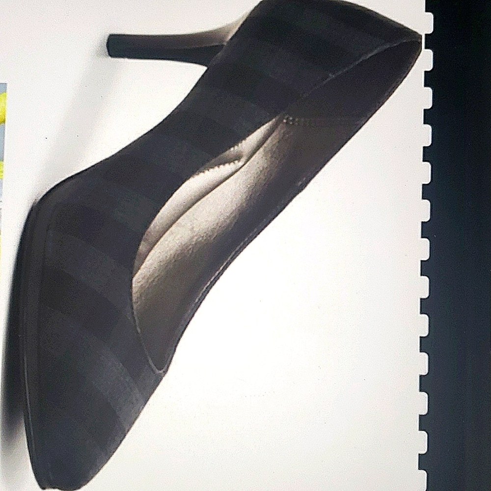 KELLY & KATIE ALMOND TOE GREY & BLACK PLAID PLATFORM HEELS - Picture 11 of 11